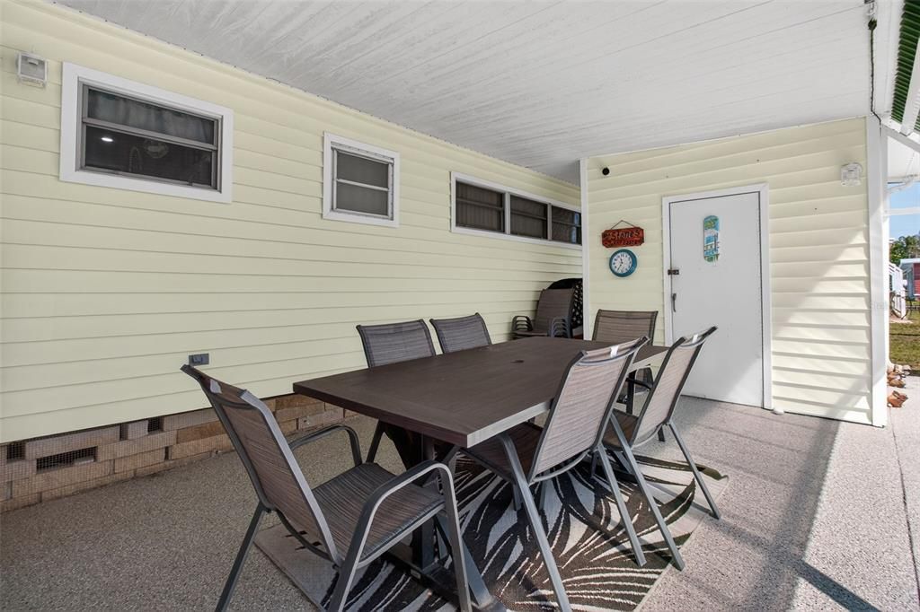 For Sale: $159,000 (2 beds, 1 baths, 1204 Square Feet)