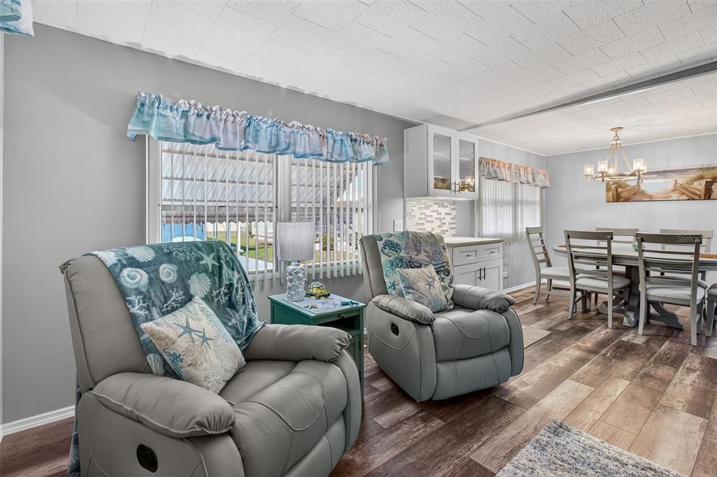 For Sale: $159,000 (2 beds, 1 baths, 1204 Square Feet)