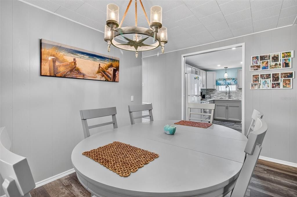 For Sale: $159,000 (2 beds, 1 baths, 1204 Square Feet)