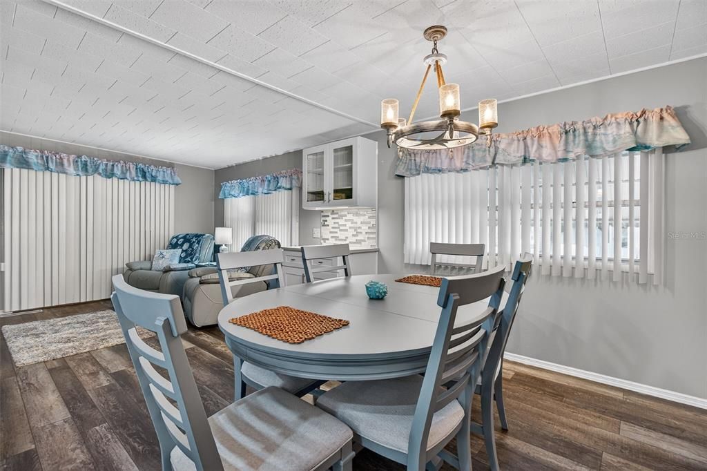 For Sale: $159,000 (2 beds, 1 baths, 1204 Square Feet)