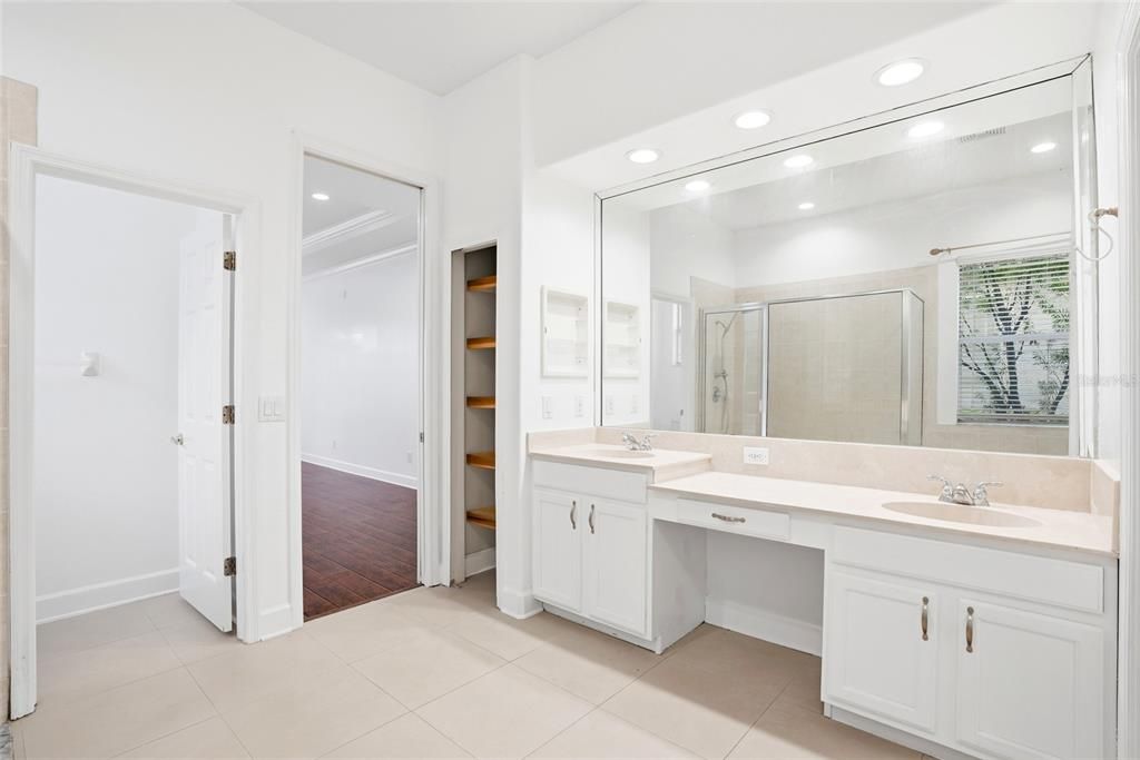 For Sale: $1,300,000 (4 beds, 3 baths, 3714 Square Feet)