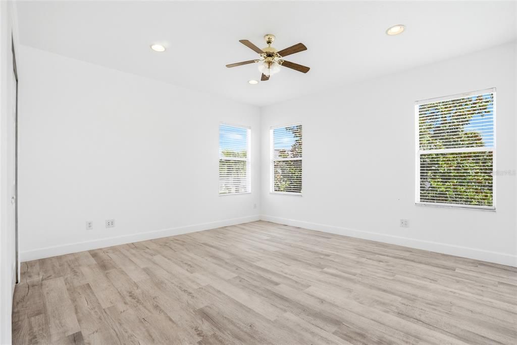 For Sale: $1,300,000 (4 beds, 3 baths, 3714 Square Feet)