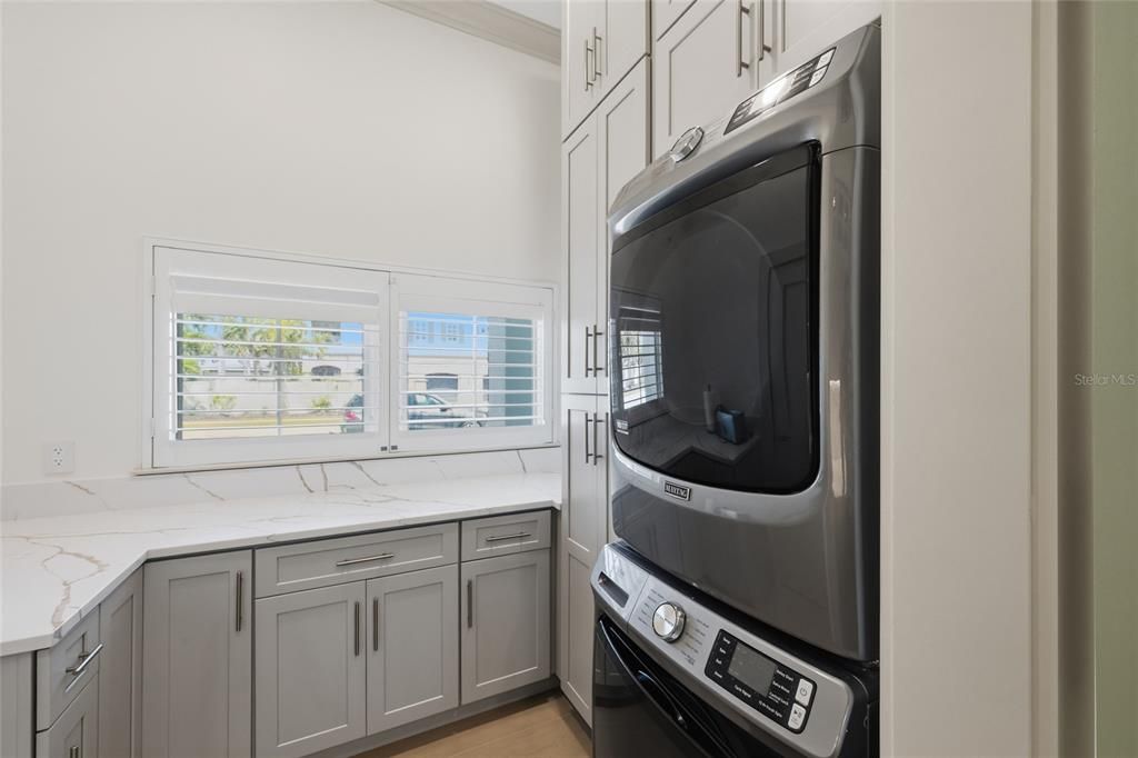 Active With Contract: $2,998,000 (4 beds, 4 baths, 2585 Square Feet)
