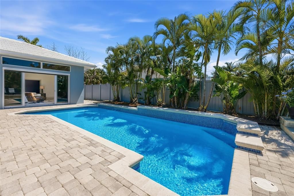 Active With Contract: $2,998,000 (4 beds, 4 baths, 2585 Square Feet)