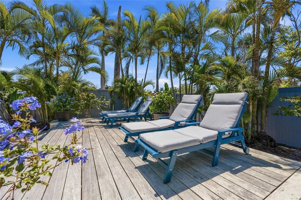 Active With Contract: $2,998,000 (4 beds, 4 baths, 2585 Square Feet)