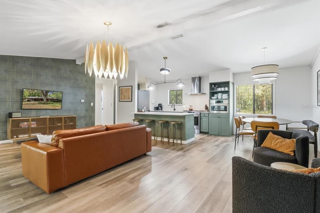На продажу: $449,000 (2 спален, 2 ванн, 1305 Квадратных фут)