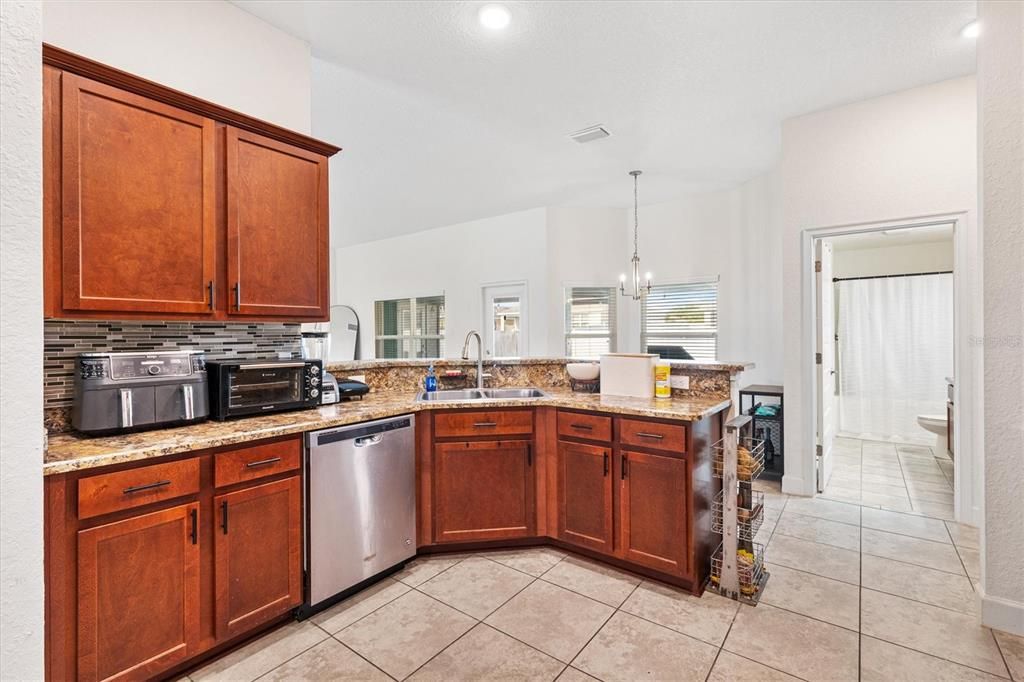 En Venta: $374,900 (4 camas, 3 baños, 2279 Pies cuadrados)