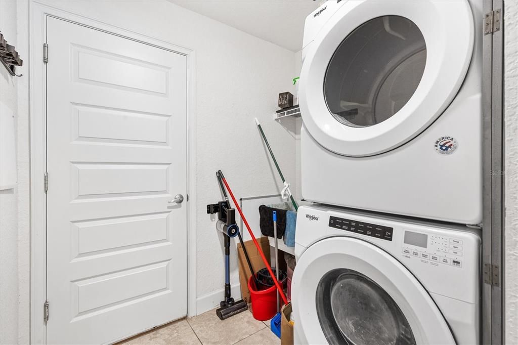 En Venta: $374,900 (4 camas, 3 baños, 2279 Pies cuadrados)