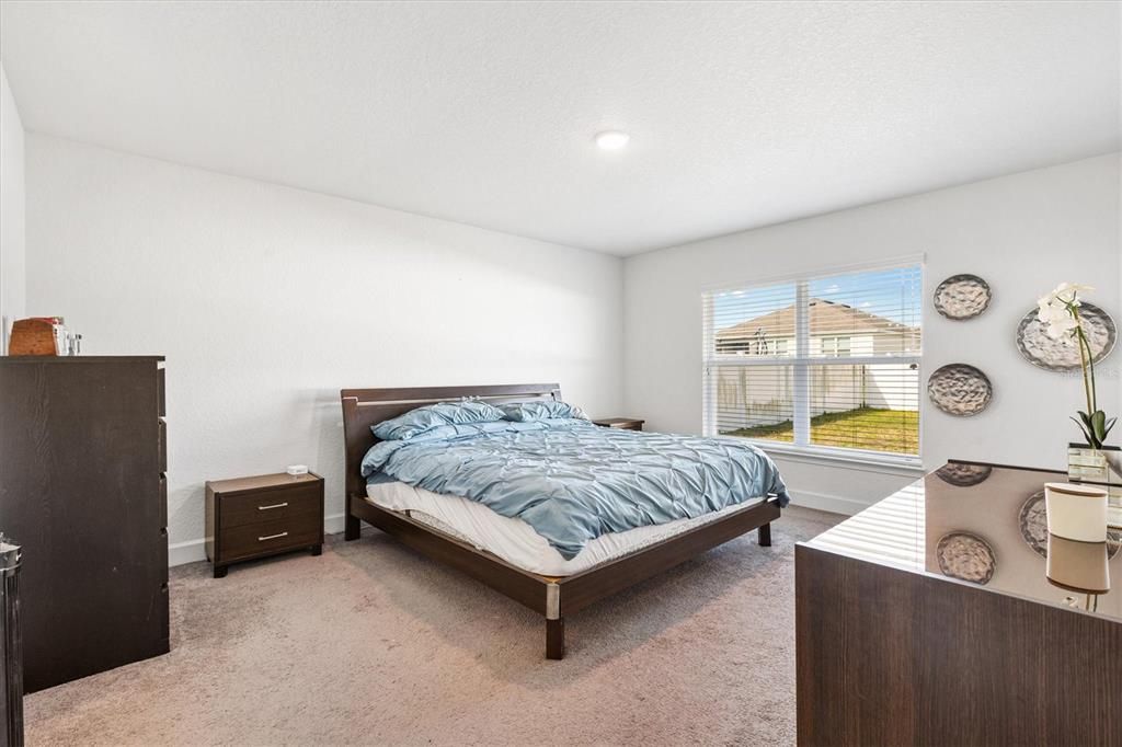 En Venta: $374,900 (4 camas, 3 baños, 2279 Pies cuadrados)