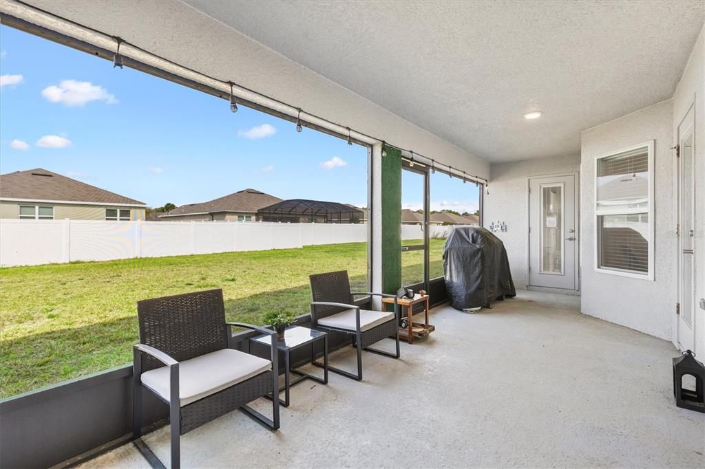 En Venta: $374,900 (4 camas, 3 baños, 2279 Pies cuadrados)