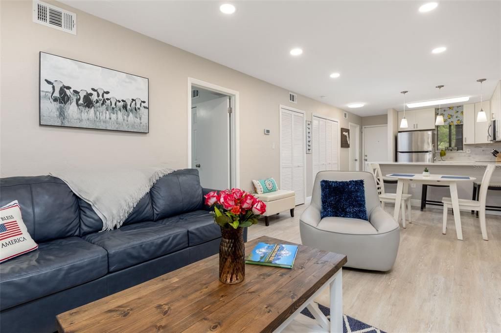 For Sale: $134,900 (2 beds, 2 baths, 874 Square Feet)