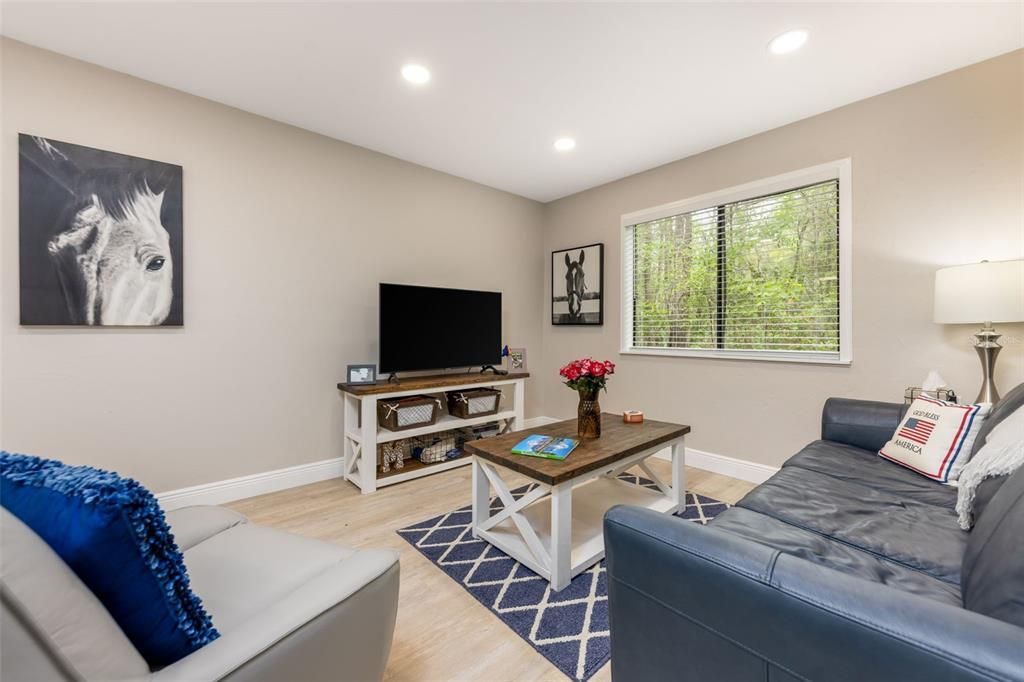 For Sale: $134,900 (2 beds, 2 baths, 874 Square Feet)