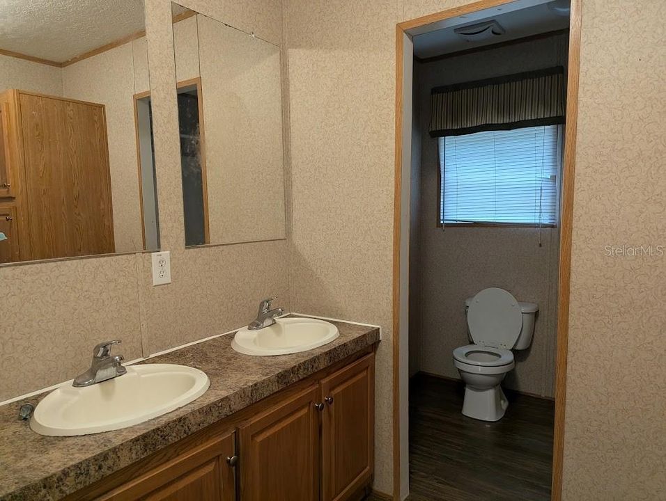 For Sale: $235,000 (3 beds, 2 baths, 1800 Square Feet)