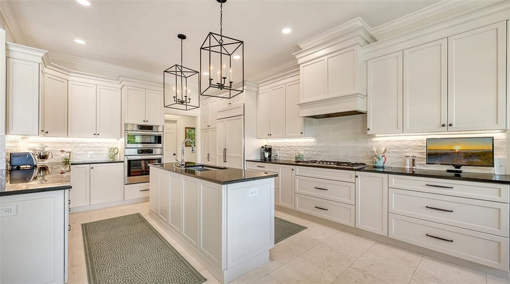 Activo con contrato: $1,465,000 (3 camas, 3 baños, 2414 Pies cuadrados)