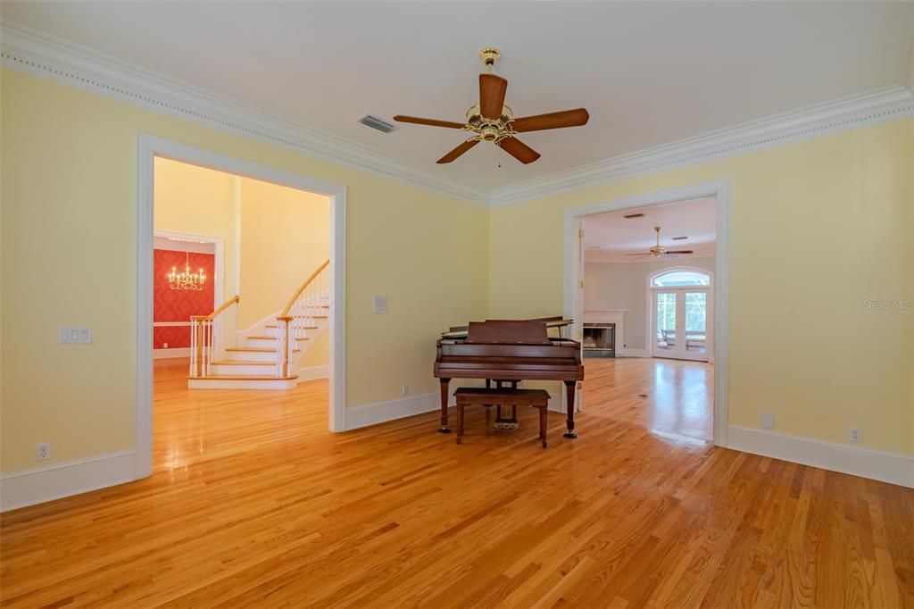 For Sale: $2,150,000 (6 beds, 4 baths, 6341 Square Feet)