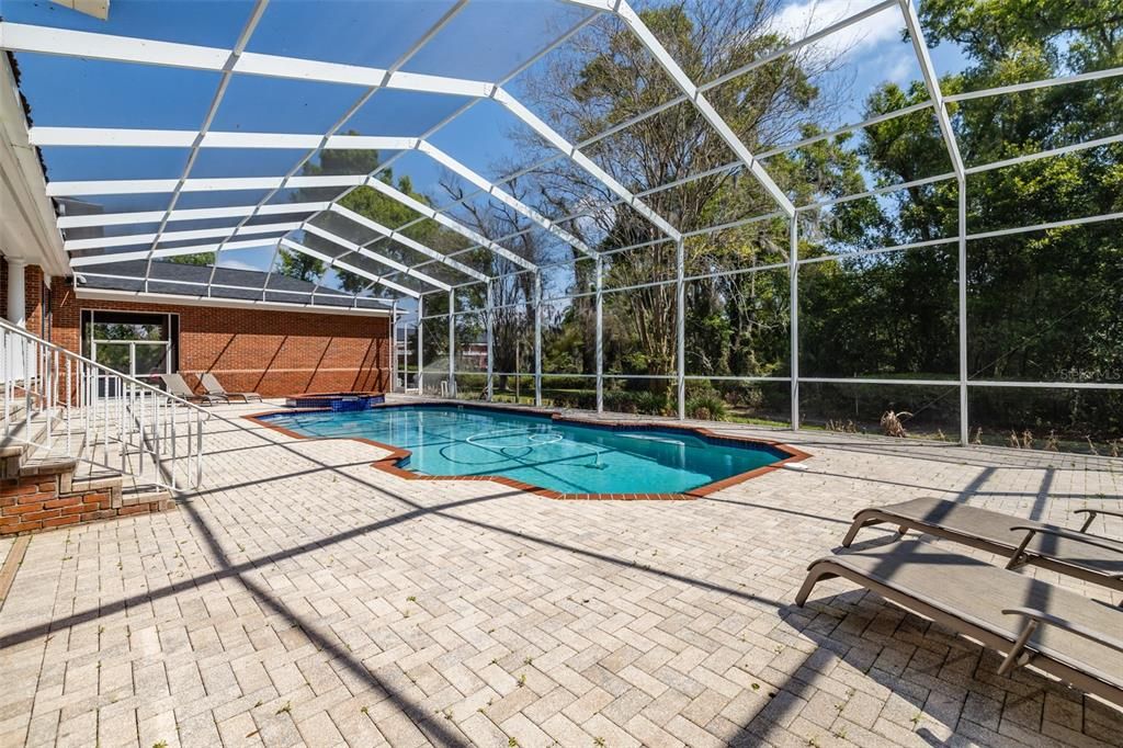 For Sale: $2,150,000 (6 beds, 4 baths, 6341 Square Feet)