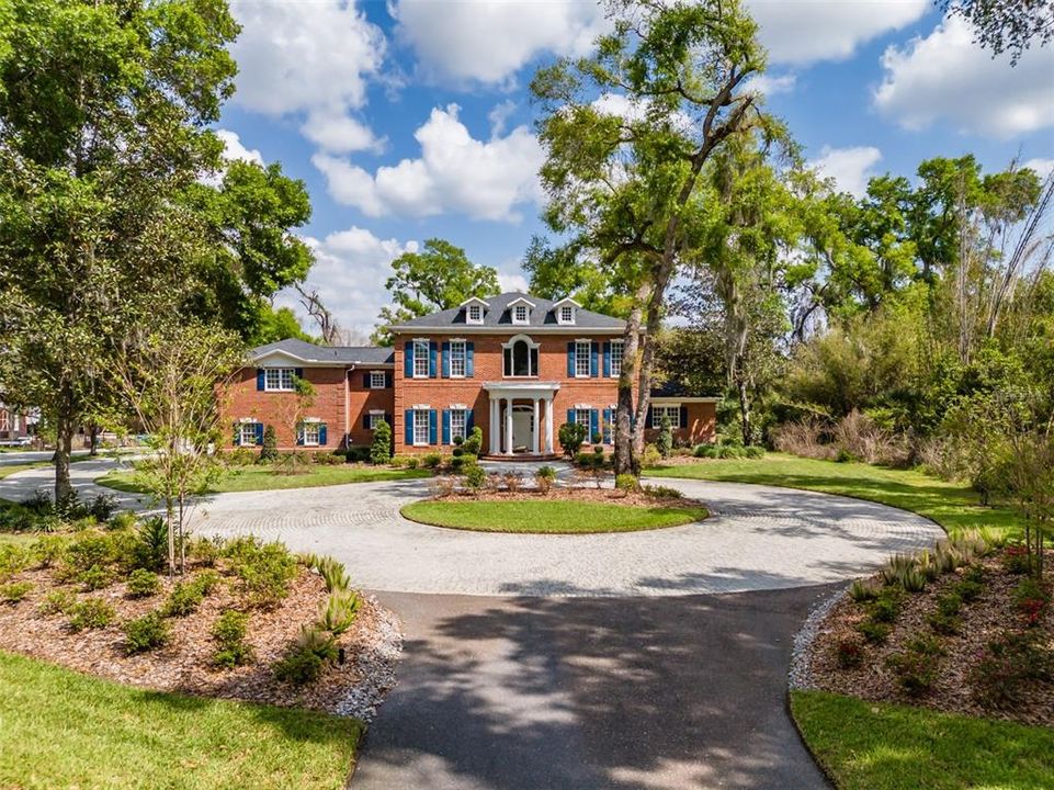 For Sale: $2,150,000 (6 beds, 4 baths, 6341 Square Feet)