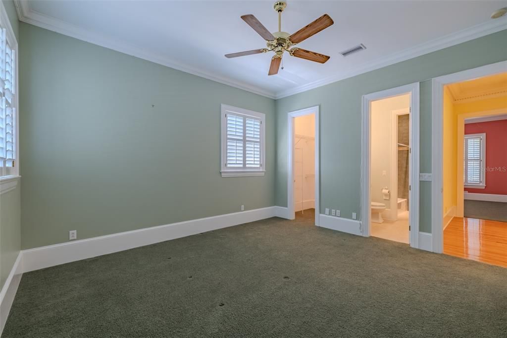 For Sale: $2,150,000 (6 beds, 4 baths, 6341 Square Feet)