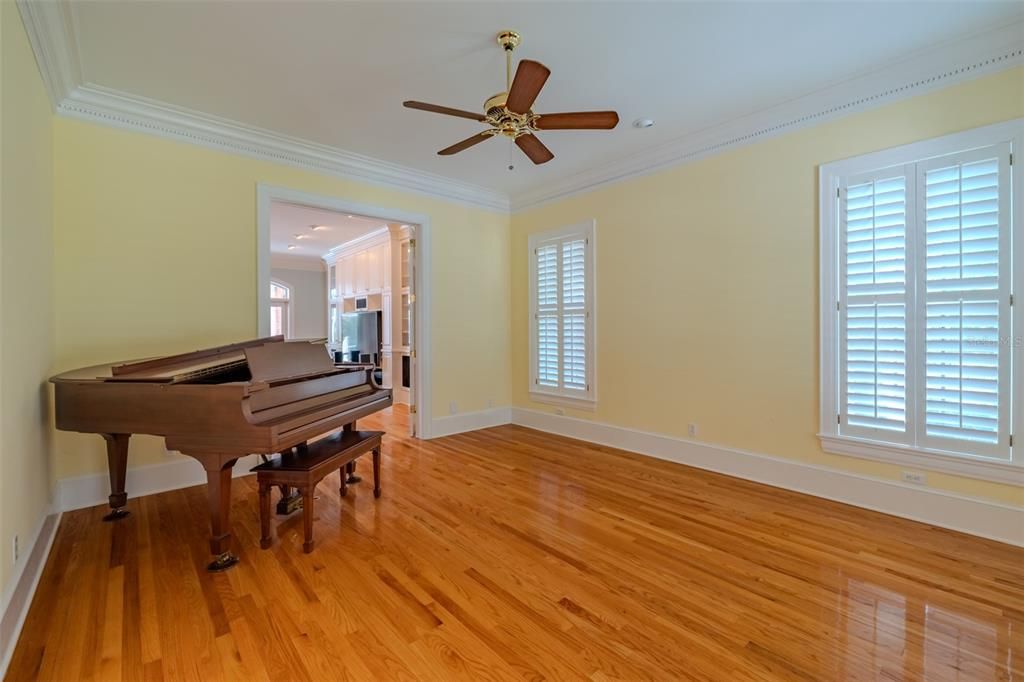 For Sale: $2,150,000 (6 beds, 4 baths, 6341 Square Feet)