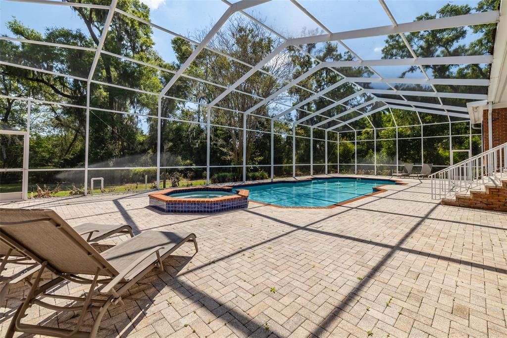 For Sale: $2,150,000 (6 beds, 4 baths, 6341 Square Feet)