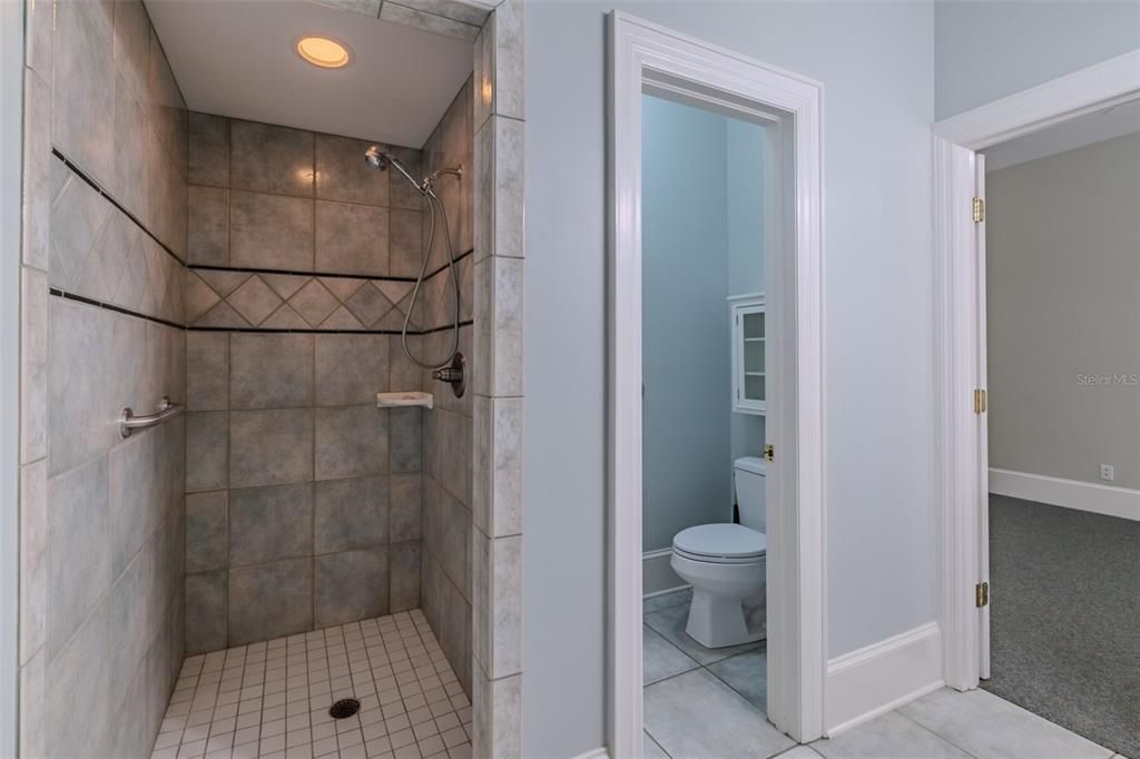 For Sale: $2,150,000 (6 beds, 4 baths, 6341 Square Feet)