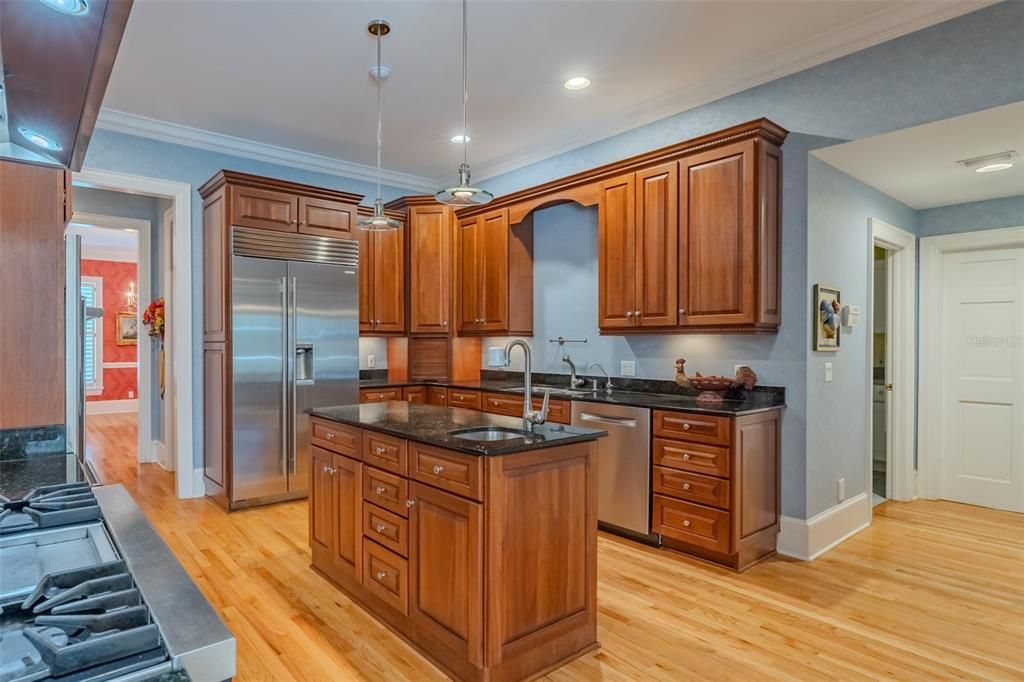 For Sale: $2,150,000 (6 beds, 4 baths, 6341 Square Feet)