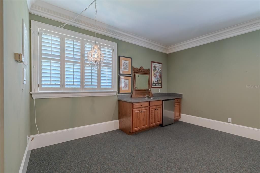 For Sale: $2,150,000 (6 beds, 4 baths, 6341 Square Feet)