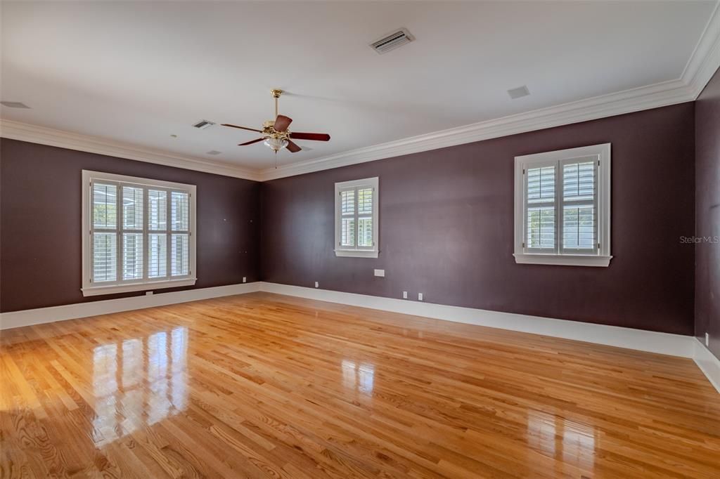 For Sale: $2,150,000 (6 beds, 4 baths, 6341 Square Feet)
