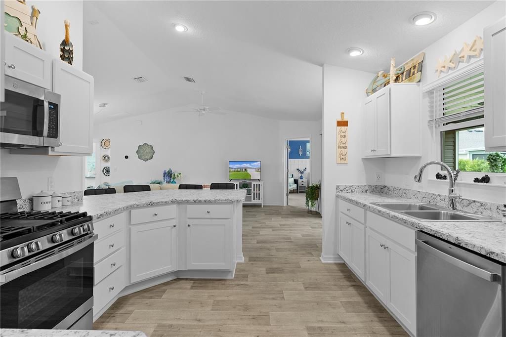 For Sale: $349,900 (3 beds, 2 baths, 1547 Square Feet)