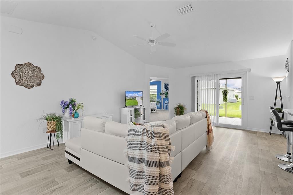 For Sale: $349,900 (3 beds, 2 baths, 1547 Square Feet)