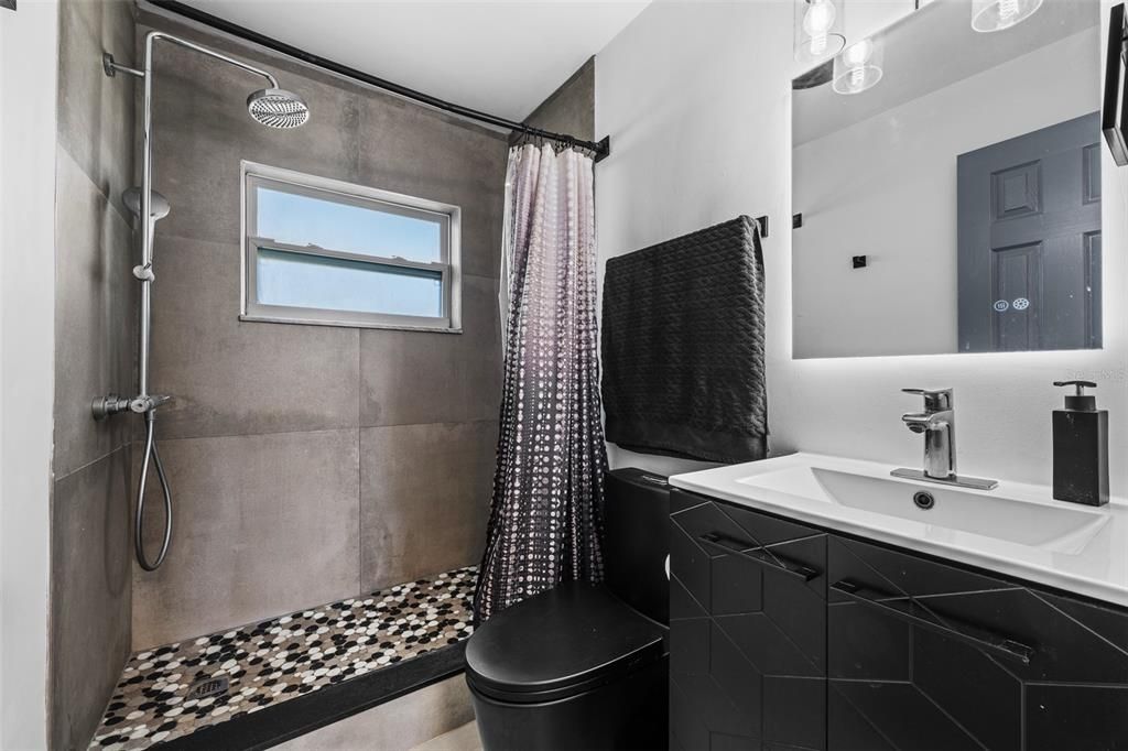 待售: $1,450,000 (4 贝兹, 0 浴室, 2244 平方英尺)