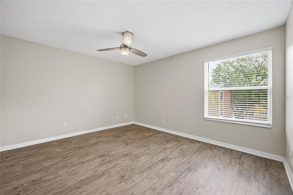 For Sale: $155,000 (2 beds, 2 baths, 1054 Square Feet)