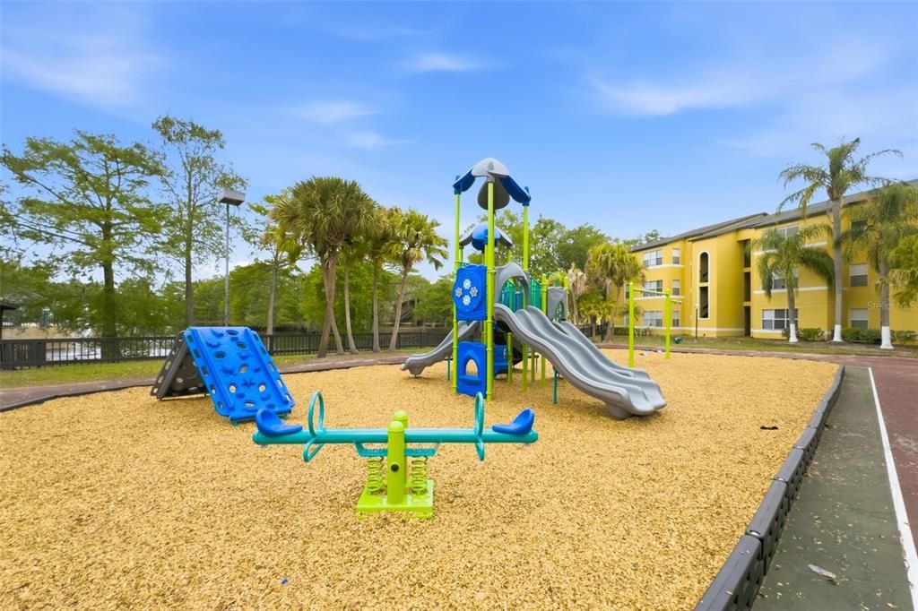 For Sale: $155,000 (2 beds, 2 baths, 1054 Square Feet)