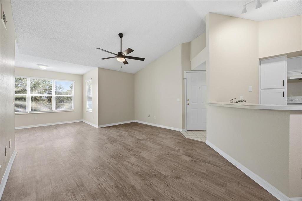 For Sale: $155,000 (2 beds, 2 baths, 1054 Square Feet)