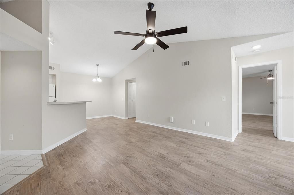 For Sale: $155,000 (2 beds, 2 baths, 1054 Square Feet)