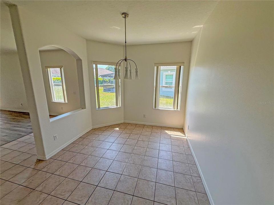Active With Contract: $259,900 (3 beds, 2 baths, 1581 Square Feet)