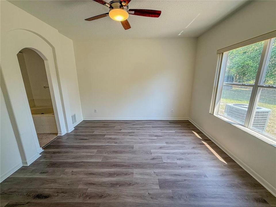 Active With Contract: $259,900 (3 beds, 2 baths, 1581 Square Feet)