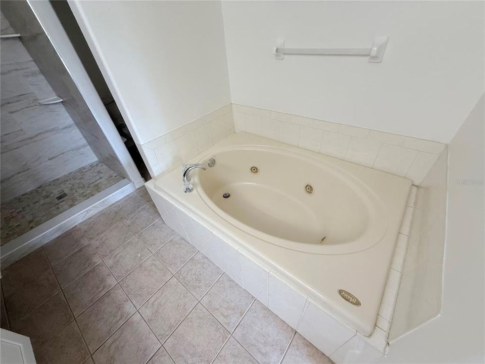 Active With Contract: $259,900 (3 beds, 2 baths, 1581 Square Feet)