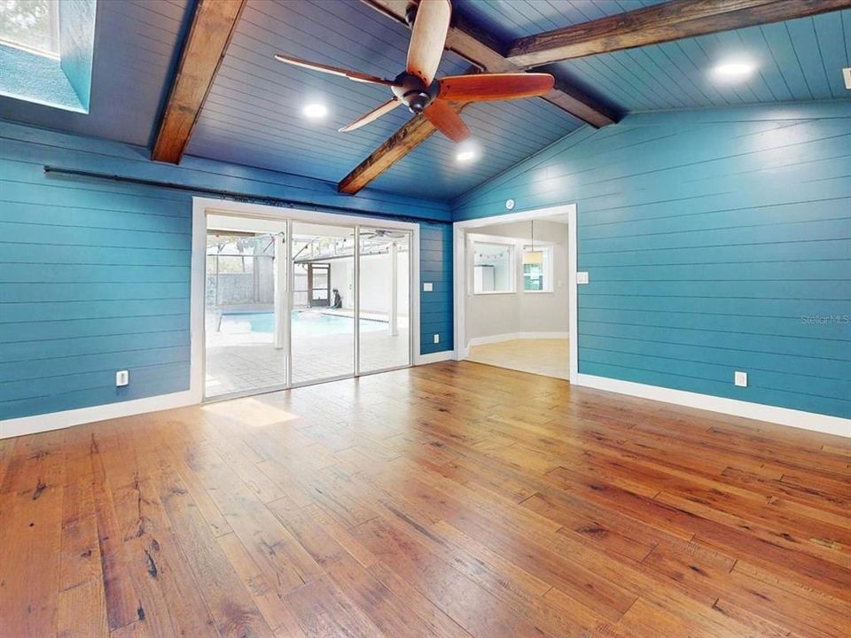 Activo con contrato: $634,900 (4 camas, 3 baños, 2832 Pies cuadrados)