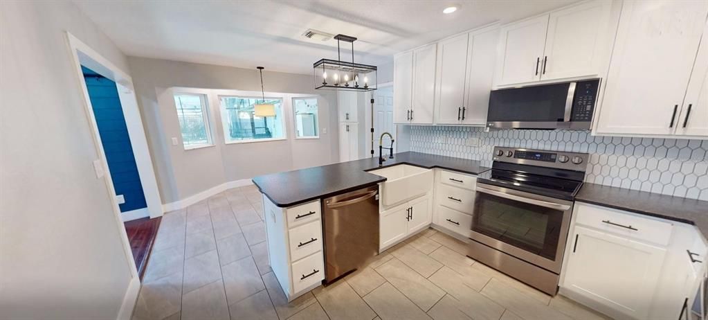 Activo con contrato: $634,900 (4 camas, 3 baños, 2832 Pies cuadrados)