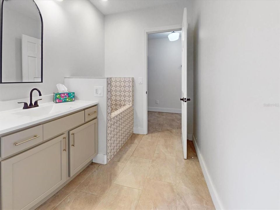 Activo con contrato: $634,900 (4 camas, 3 baños, 2832 Pies cuadrados)