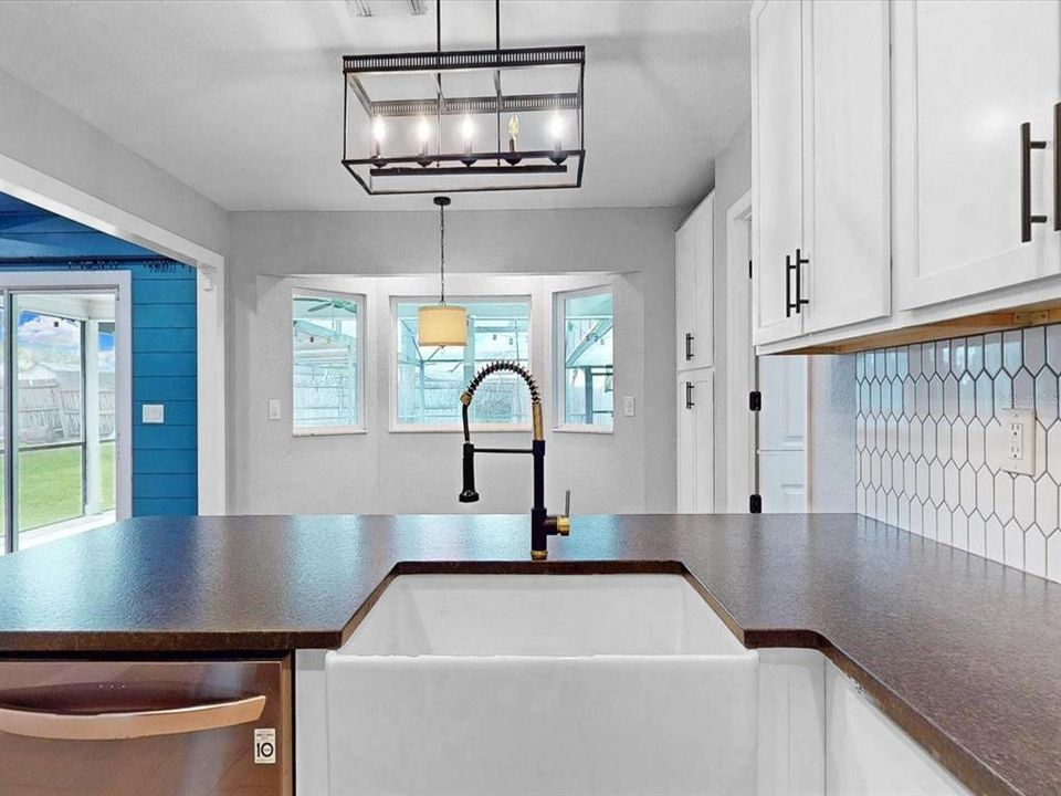 Activo con contrato: $634,900 (4 camas, 3 baños, 2832 Pies cuadrados)