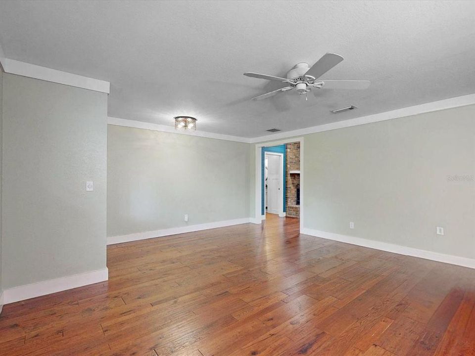 Activo con contrato: $634,900 (4 camas, 3 baños, 2832 Pies cuadrados)