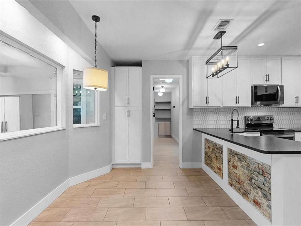 Activo con contrato: $634,900 (4 camas, 3 baños, 2832 Pies cuadrados)
