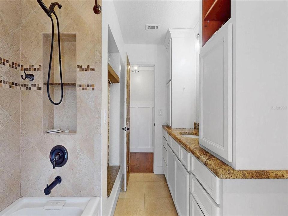 Activo con contrato: $634,900 (4 camas, 3 baños, 2832 Pies cuadrados)