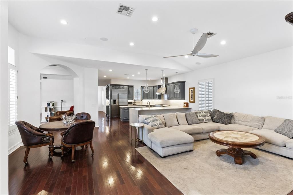 En Venta: $1,895,000 (6 camas, 5 baños, 4315 Pies cuadrados)
