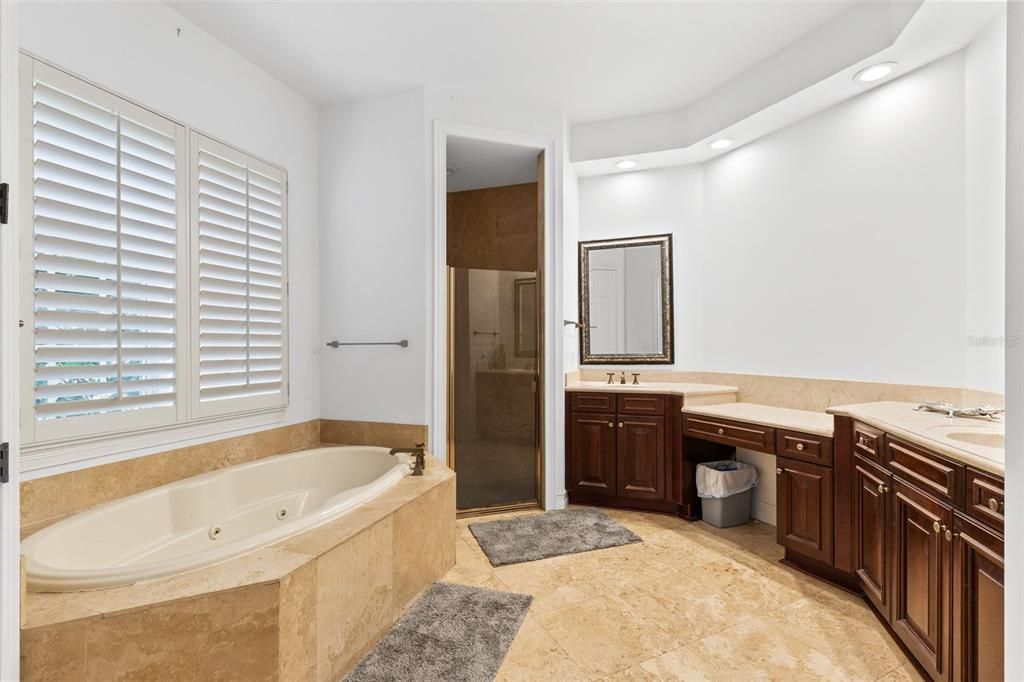 En Venta: $1,895,000 (6 camas, 5 baños, 4315 Pies cuadrados)