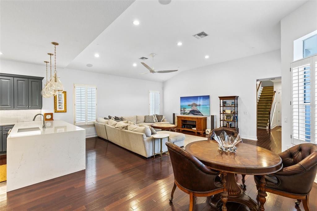 En Venta: $1,895,000 (6 camas, 5 baños, 4315 Pies cuadrados)