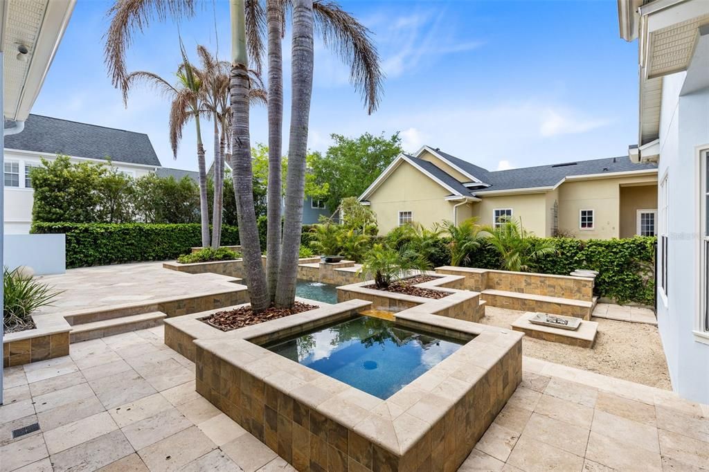 En Venta: $1,895,000 (6 camas, 5 baños, 4315 Pies cuadrados)