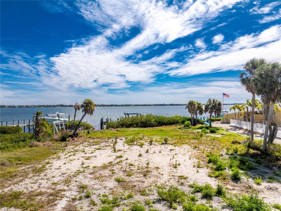 En Venta: $1,100,000 (0.51 acres)